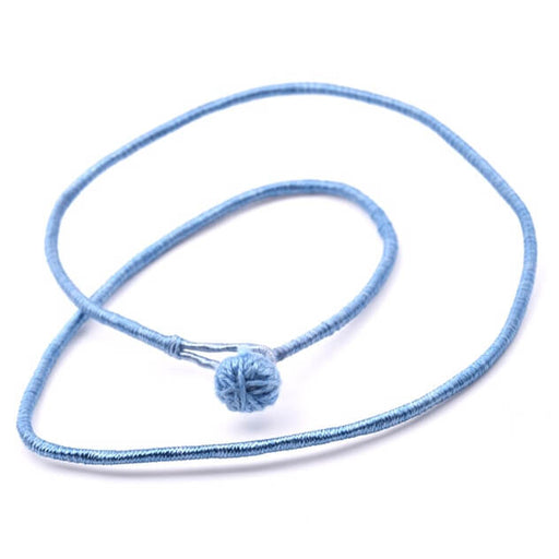 Collier torque en fil de soie et coton couleur bleu ciel 44cm (1)